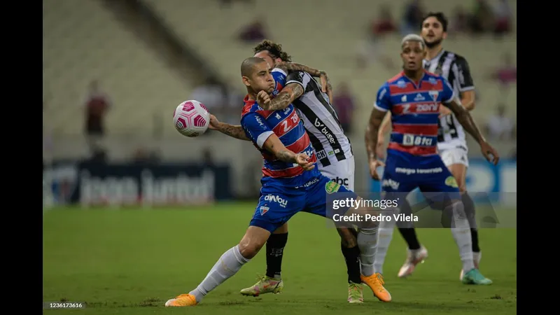 Cầu thủ Atletico vượt qua cầu thủ Fortaleza với sự tập trung cao độ Cầu thủ Atletico vượt qua cầu thủ Fortaleza với sự tập trung cao độ